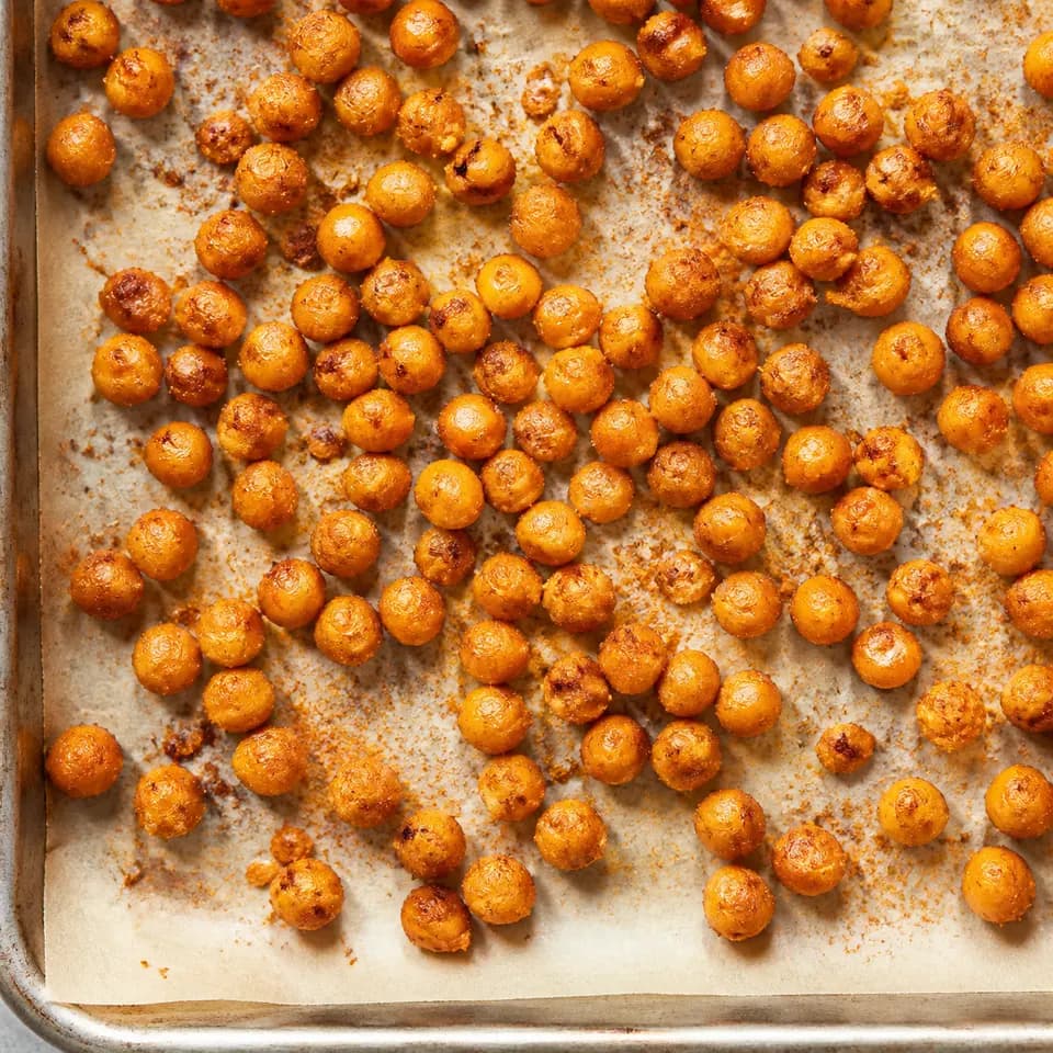 Crispy roasted chickpeas seasoned with paprika